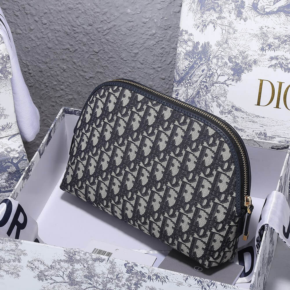 30 MONTAIGNE BEAUTY POUCH
