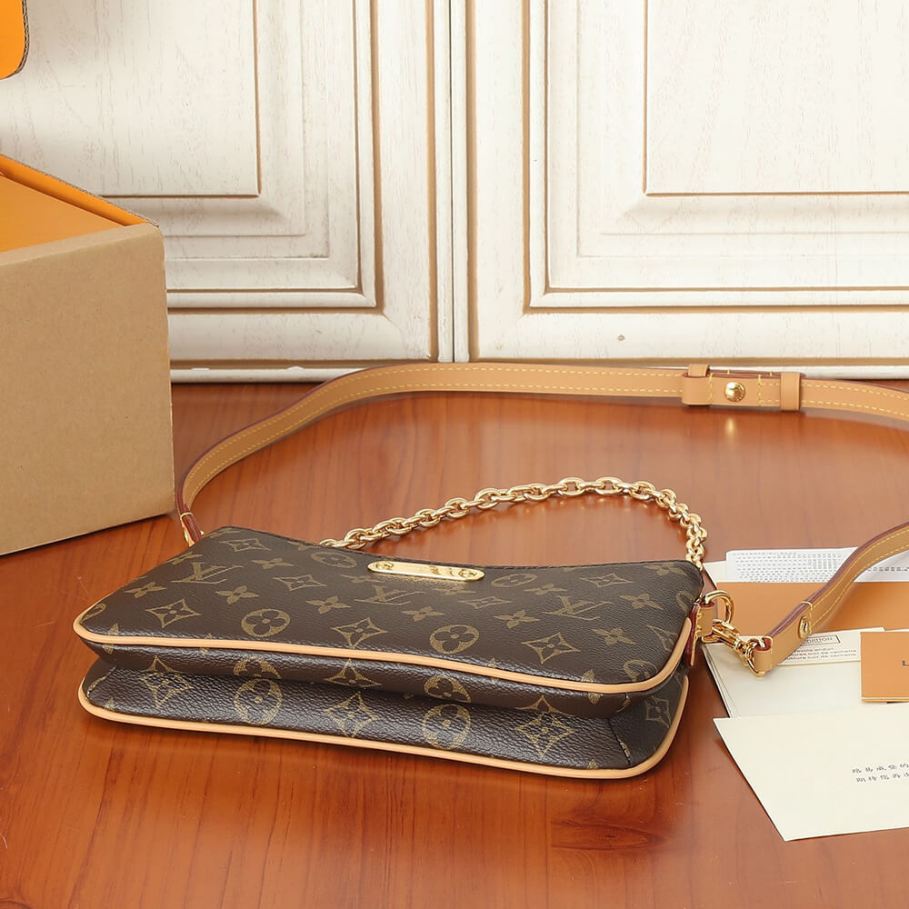 LV Liv Pochette