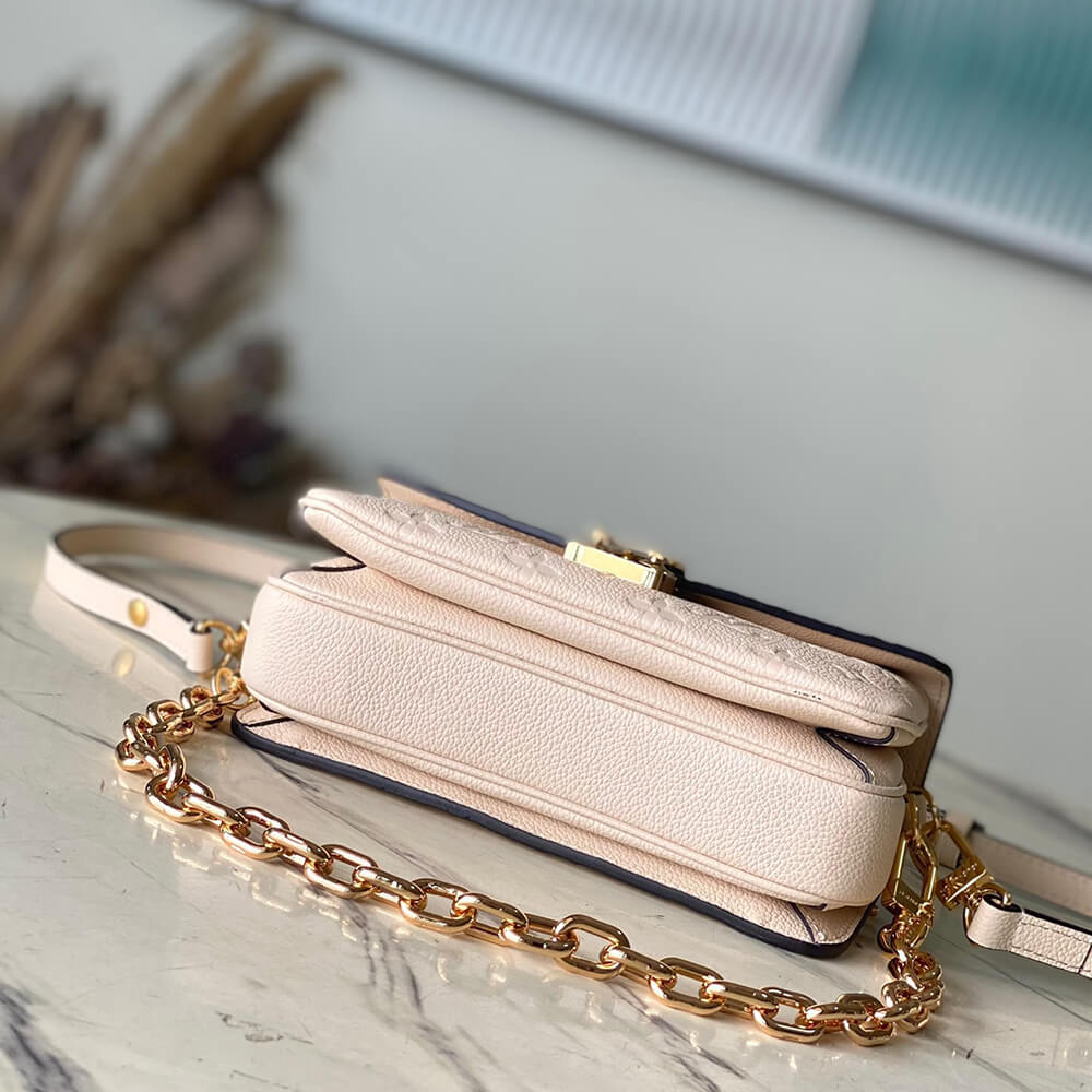 LV Pochette Metis East West