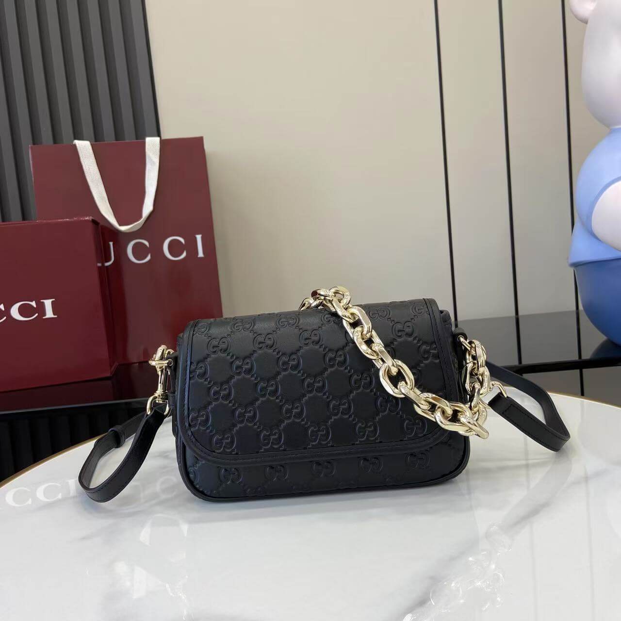 GG Emblem small shoulder bag